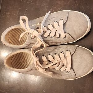 Taos Sneakers Comfort Women's Size 11 Gray, Gently worn